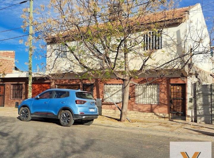 Casa · 192m² · 9 Ambientes · 2 Cocheras