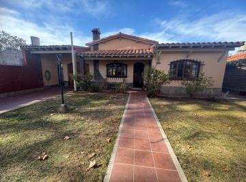 Casa · 266m² · 7 Ambientes · 2 Cocheras · Venta Casa Apta Crédito Lujan de Cuyo