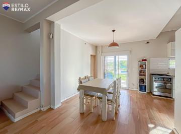 Casa · 100m² · 4 Ambientes · 2 Cocheras · Casa en Venta, Dos Dorm. Sicardi La Plata