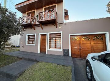Casa · 110m² · 4 Ambientes · 1 Cochera · Alquiler 24 Meses / Casa - Barrio Lourdes