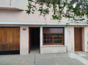 Casa · 151m² · 4 Ambientes · 1 Cochera · Venta Casa 5 Ambientes Lomas Cochera Patio