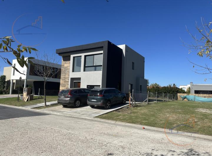 Casa en venta en Vila Marina I · 5 ambientes