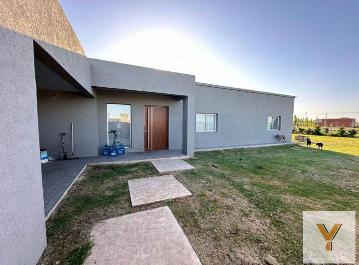 Casa · 356m² · 4 Ambientes · 2 Cocheras