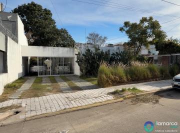 Casa · 313m² · 8 Ambientes · 4 Cocheras · Al Lado de Osde Casa Familiar Mas Coworking