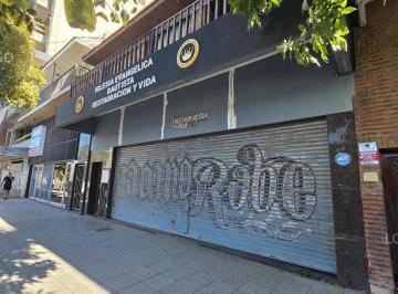 Local comercial · 649m² · 6 Ambientes · 1 Cochera · Casa en Venta con Local - Av Colón