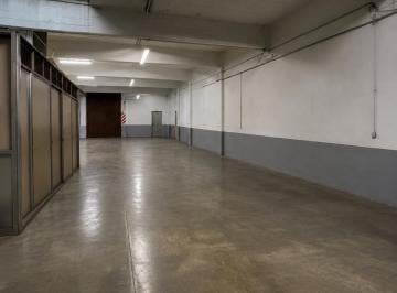 Local comercial · 800m² · 5 Ambientes · 1 Cochera · Alquiler Excelente Deposito