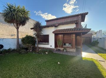 Casa · 100m² · 3 Ambientes · 1 Cochera · Casa a La Venta con Pileta Barrio Sarmiento Lujan