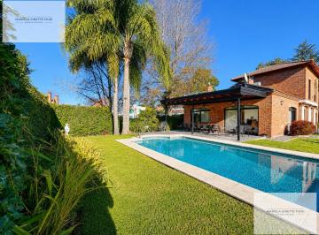 Casa · 198m² · 5 Ambientes · 4 Cocheras · Casa - Club El Carmen