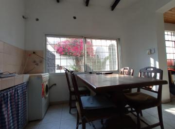 Casa · 180m² · 6 Ambientes · 1 Cochera · Venta Casa Dos Dorm. con Cochera y Jardín España y Hospitales