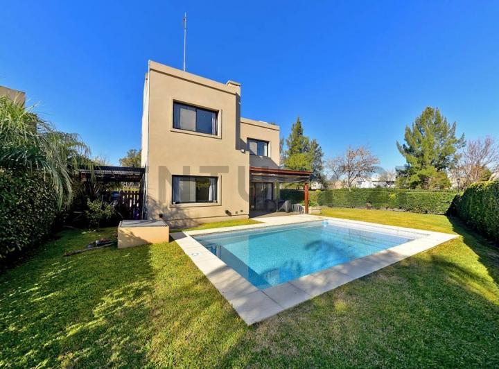 Casa · 150m² · 5 Ambientes · 1 Cochera