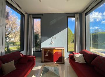 Casa · 297m² · 6 Ambientes · 2 Cocheras · Casa 5 Ambientes