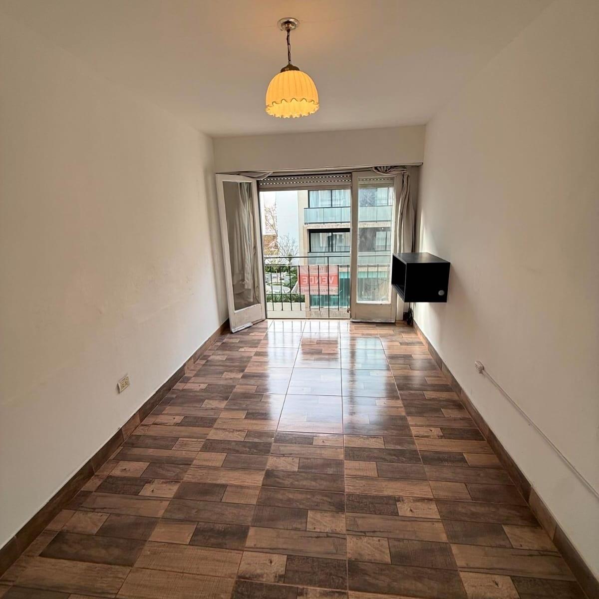 Departamento monoambiente al frente, 21m² en Plaza Colón