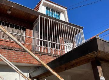PH · 65m² · 4 Ambientes · PH en Planta Alta de 4 Ambientes con Terraza Propia