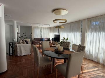 Casa · 300m² · 6 Ambientes · 2 Cocheras · Casa Espectacular en La Rufina