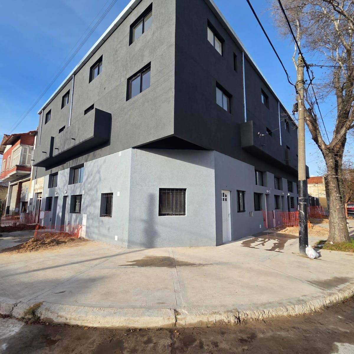 Alberti esquina chaco departamento en ph de 3 ambientes A la calle en venta