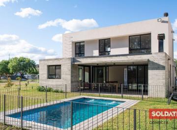 Casa · 171m² · 5 Ambientes · 1 Cochera · Casa a La Venta Barrio Cerrado Bella Vista Chico - S. C