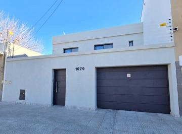 Casa · 240m² · 4 Ambientes · 1 Cochera · Casa Moderna a Estrenar - 4 Amb con Cochera y Parque - Villa Bosch