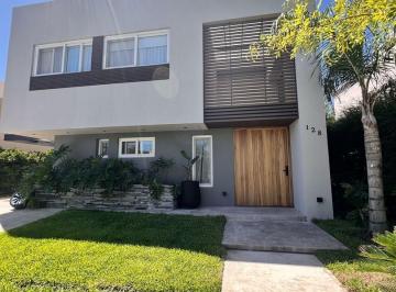 Casa · 258m² · 6 Ambientes · 3 Cocheras · Casa en Venta en Tipas, Nordelta, Tigre