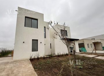 Casa · 181m² · 6 Ambientes · 1 Cochera · Casa en Venta en Santa Ana, Villanueva, Tigre