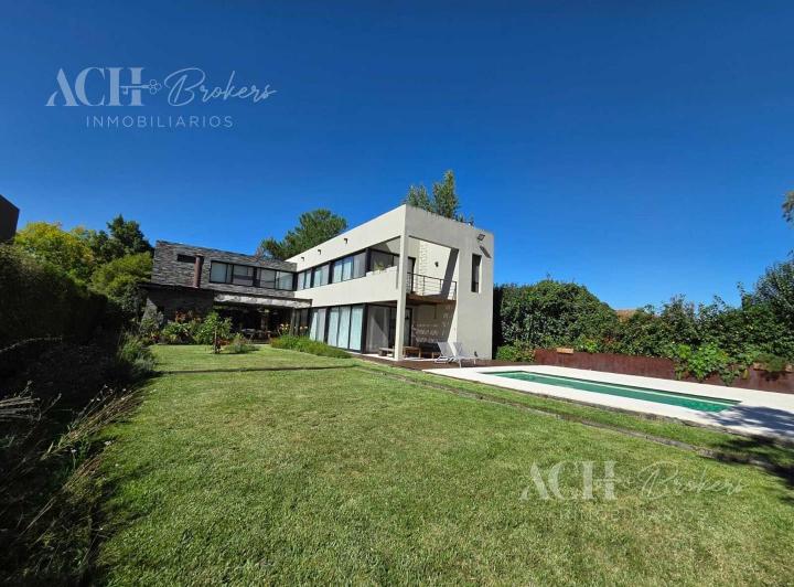 Casa · 264m² · 6 Ambientes