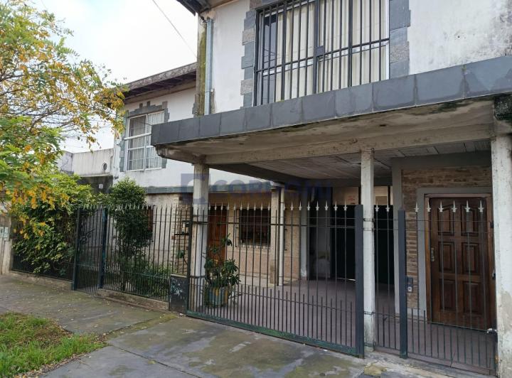Casa · 294m² · 7 Ambientes · 3 Cocheras