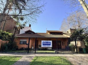 Casa · 151m² · 4 Ambientes · 2 Cocheras · Chalet 4 Amb S/lote Ppio! Corazon de Parque Cisneros! Venta! Villa Adelina