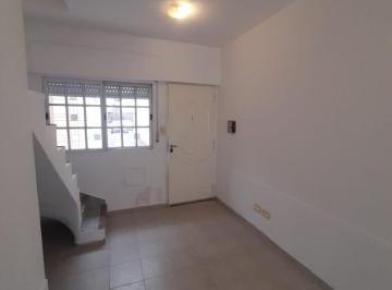 Departamento · 50m² · 2 Ambientes · Dúplex de 2 Ambientes y Medio en Alquiler con Patio – Villa Luzuriaga