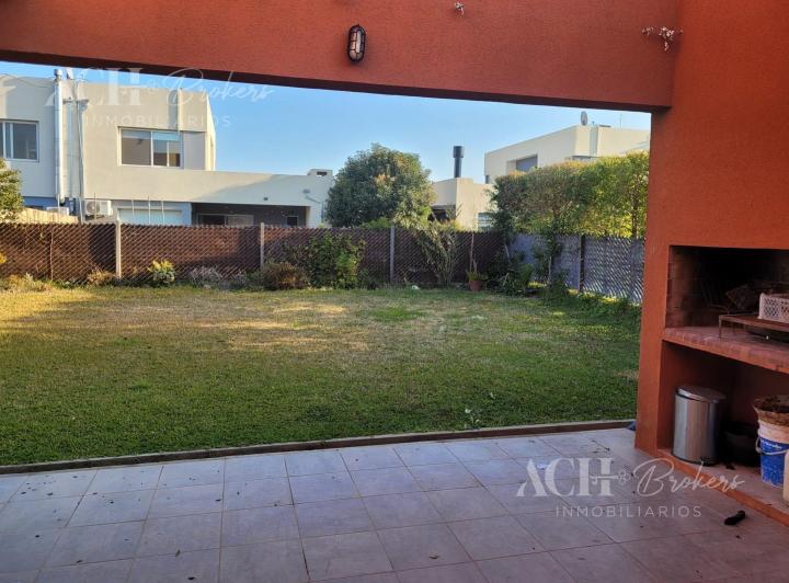 Casa · 80m² · 4 Ambientes · 2 Cocheras