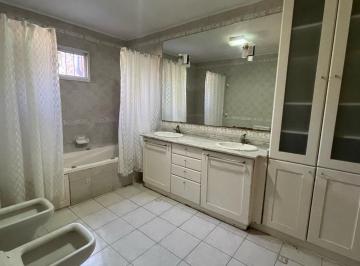 Casa · 222m² · 6 Ambientes · 5 Cocheras · Casa en Barrio Parque Leloir