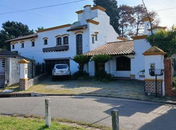 Casa · 394m² · 6 Ambientes · 1 Cochera · En Venta - Casa de 6 Ambientes - Ciudad Evita