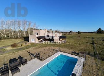 Pileta · Casa en Estancia Benquerencia