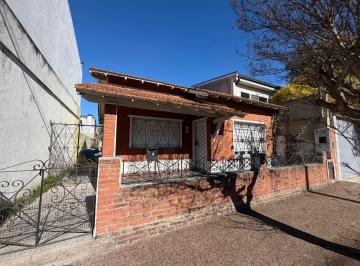 Casa · 90m² · 3 Ambientes · Chalet Clásico en Turdera