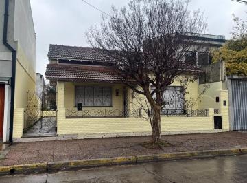 Casa · 90m² · 3 Ambientes · Chalet Clásico en Turdera