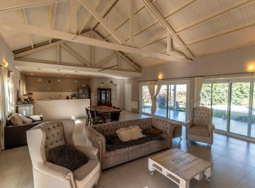 Casa · 242m² · 5 Ambientes · 1 Cochera · Casa en Venta de 5 Ambientes en Barrio Privado Arroyo Dulce Apta Credito Hipotecario