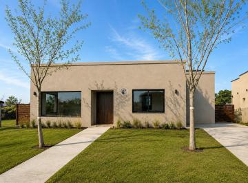 Casa · 130m² · 4 Ambientes · 1 Cochera · Casa en Venta en Barrio San Ramón, Pilar del Este, Pilar