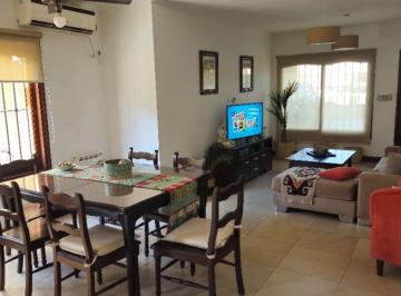 Casa · 220m² · 4 Ambientes · 1 Cochera · Casa Barrio El Trébol, Luján