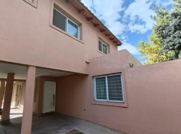 Casa · 185m² · 7 Ambientes · 2 Cocheras · Venta de Casa en Rincon Oeste de Plottier