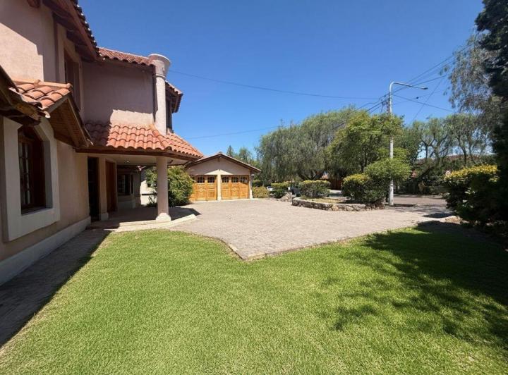 Casa · 410m² · 7 Ambientes · 3 Cocheras