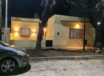 Casa de 3 ambientes, Merlo · Casa de 3 Ambientes con Patio y Jardin a 9 Cuadras Estacion Merlo