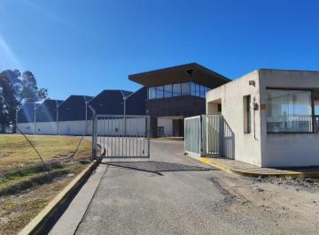 Oficina comercial · 4700m² · 10 Ambientes · 10 Cocheras · Nave en Parque Industrial de Campana