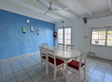 Casa de 4 ambientes, Las Grutas · Vendo Casa de 3 Habitaciones con Vestidor y Baño en Suite. Estacionamiento