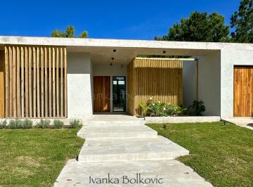 Casa de 5 ambientes, Costa Esmeralda · Venta Casa de 222 m² con Diseño en Hormigón y Madera Costa Esmeralda