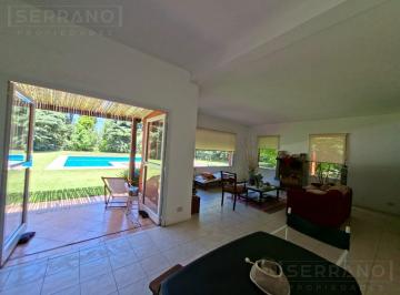 Casa · 175m² · 4 Ambientes · 2 Cocheras · Venta Casa 4 Ambientes Sobre Lote de 1508 m² en San Joaquin, Exaltación de La Cruz