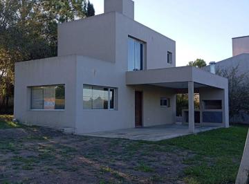 Casa de 5 ambientes, Potrero de Garay · Casa Moderna a Pocos m del Lago, con Espacio Para Crecer.