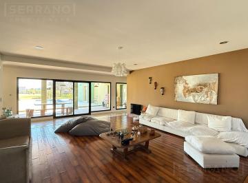 Casa · 263m² · 4 Ambientes · 4 Cocheras · Venta Casa 3 Dorm., Suite, Pileta en Barrio Amancay, Fatima, Pilar