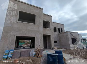 Casa · 180m² · 5 Ambientes · 1 Cochera · Casa en El Canton - Puerto