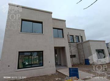 Casa · 180m² · 5 Ambientes · 1 Cochera · Casa en El Canton - Puerto