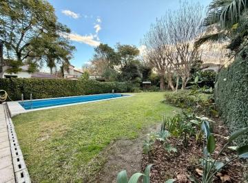Casa · 380m² · 6 Ambientes · 2 Cocheras · Casa Chalet en Alquiler en Acassuso, San Isidro, G. B. a. Zona Norte