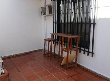 PH · 88m² · 4 Ambientes · Venta de Departamento de Pasillo de 1 Dormitorio con Patio y Terraza Exclusiva