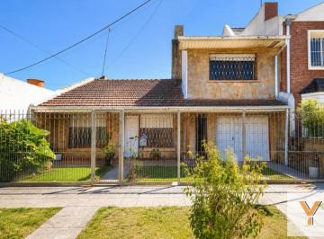Casa · 120m² · 5 Ambientes · Casa en Venta - 4 Dorm. 2 Baños - 201 m - Mar del Plata